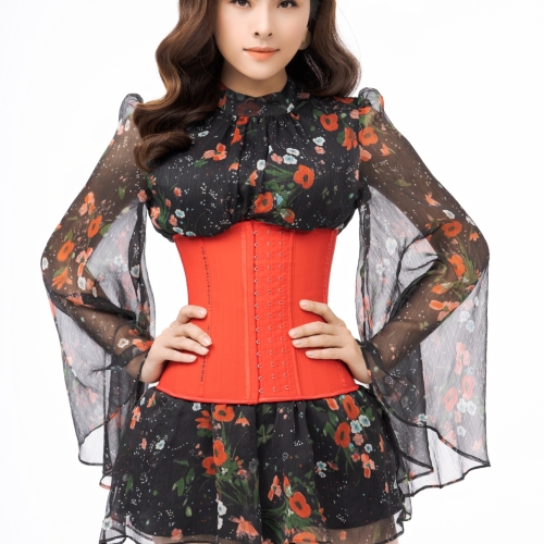 Vân Trang diện cùng Latex Luxury