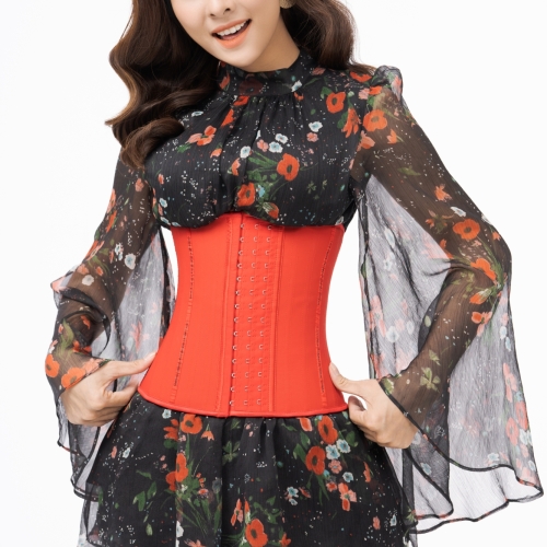 Vân Trang diện cùng Latex Luxury