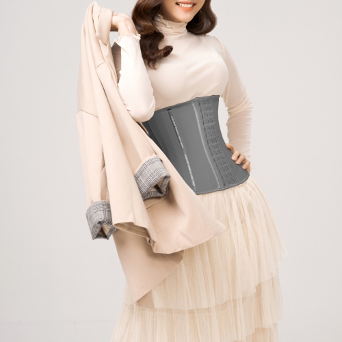 Vân Trang diện cùng Latex Luxury