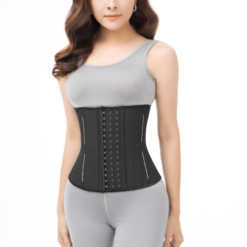 Vân Trang diện cùng Latex Luxury